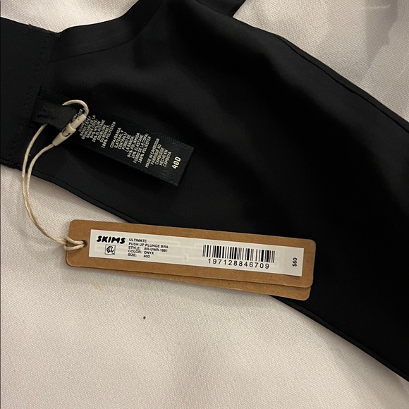 SKIMS ULTIMATE TEARDROP PUSH-UP BRA - Picture 3 of 3